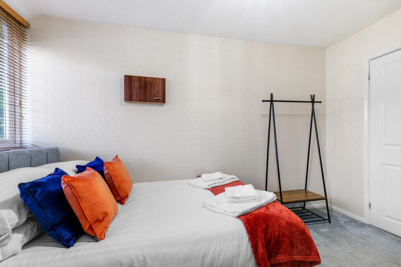 Staiforce 2 Bedroom House With Parking Мейденхед Экстерьер фото