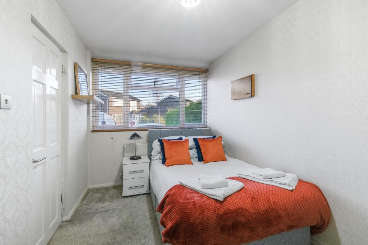 Staiforce 2 Bedroom House With Parking Мейденхед Экстерьер фото