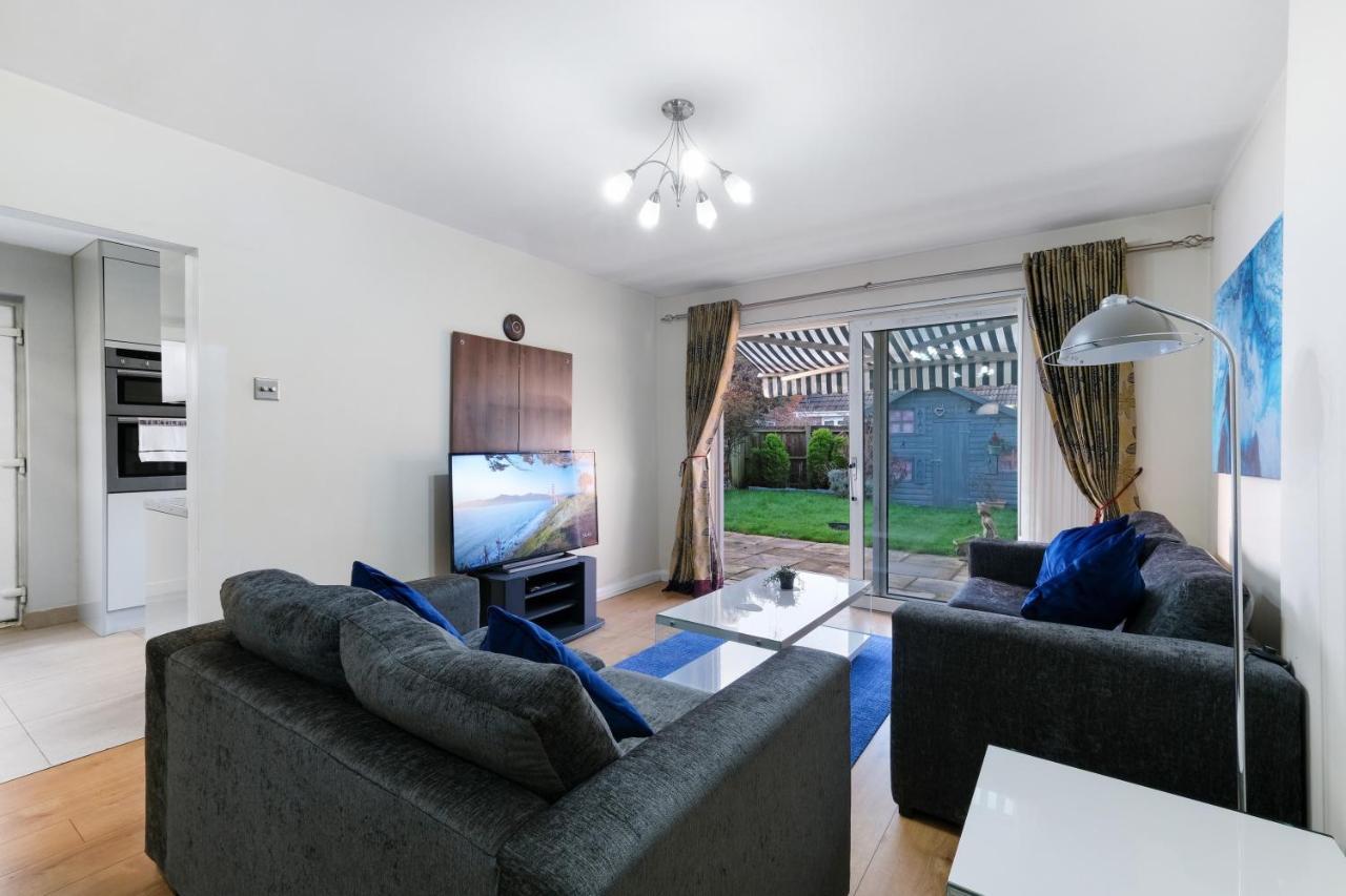 Staiforce 2 Bedroom House With Parking Мейденхед Экстерьер фото