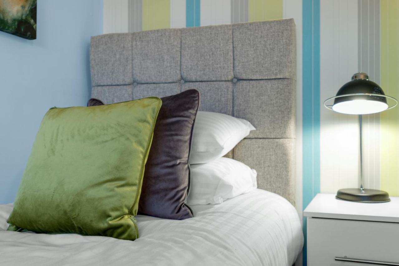 Staiforce 2 Bedroom House With Parking Мейденхед Экстерьер фото
