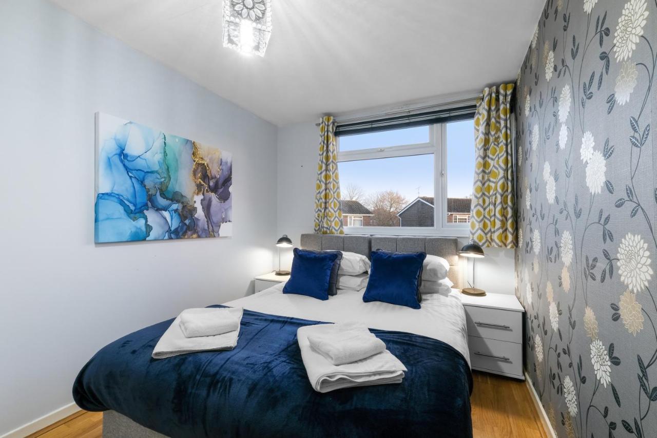 Staiforce 2 Bedroom House With Parking Мейденхед Экстерьер фото