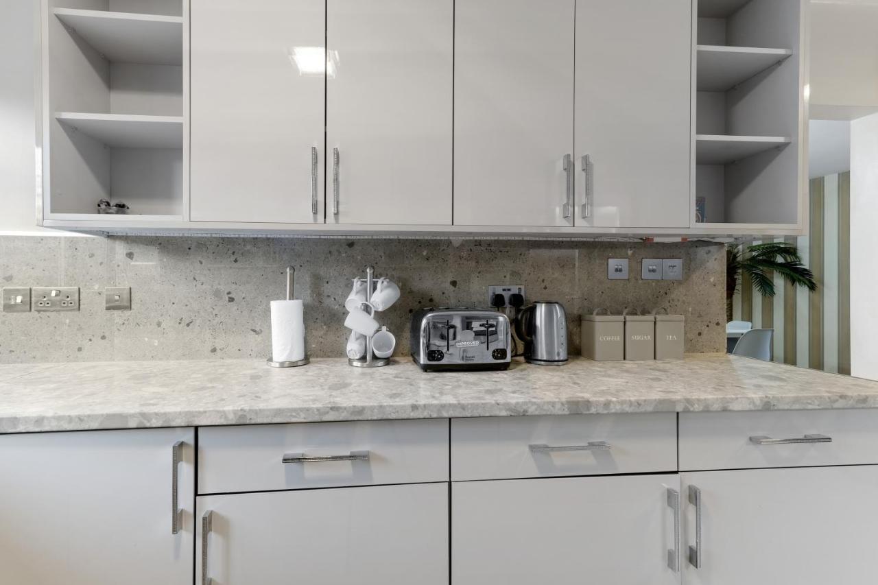 Staiforce 2 Bedroom House With Parking Мейденхед Экстерьер фото